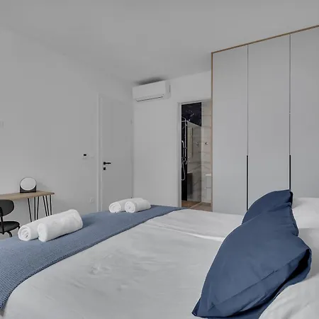 Bava - Swimming Pool With Sea View Макарска