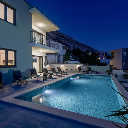 Bava - Swimming Pool With Sea View Макарска