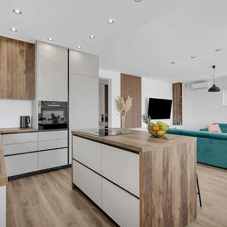 Bava - Swimming Pool With Sea View Макарска