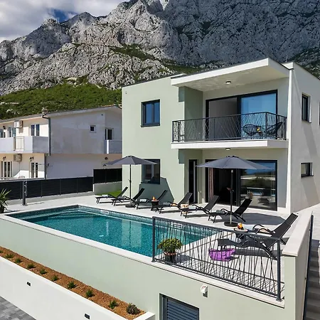 Bava - Swimming Pool With Sea View Макарска