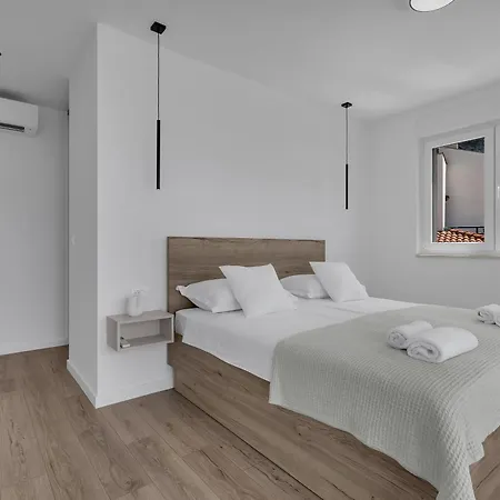 Bava - Swimming Pool With Sea View Макарска