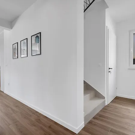 Bava - Swimming Pool With Sea View Макарска