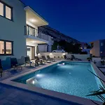 Bava - Swimming Pool With Sea View Makarska