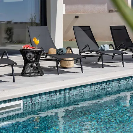 Bava - Swimming Pool With Sea View Makarska