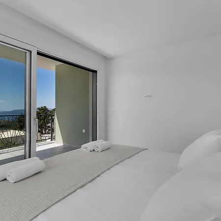 Bava - Swimming Pool With Sea View Makarska