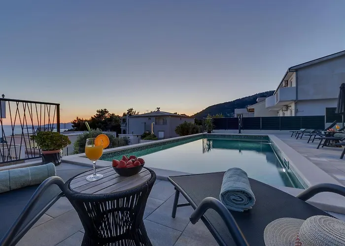 Bava - Swimming Pool With Sea View Makarska