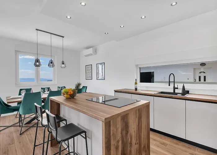 Bava - Swimming Pool With Sea View Makarska