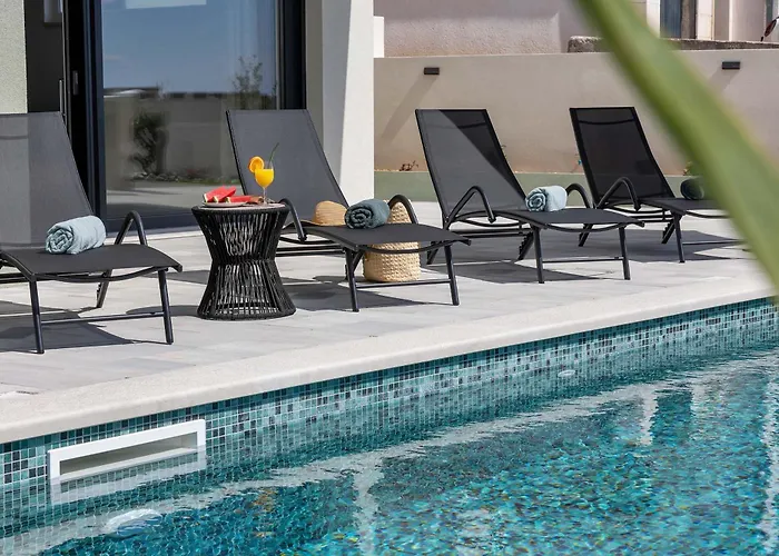 Bava - Swimming Pool With Sea View Makarska