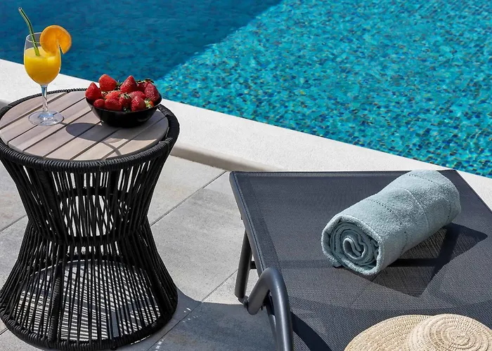 Bava - Swimming Pool With Sea View Makarska