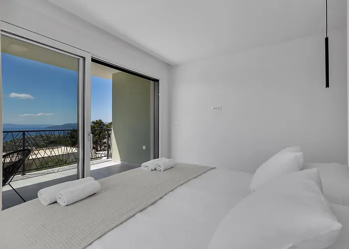 Bava - Swimming Pool With Sea View Makarska