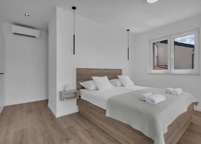 Bava - Swimming Pool With Sea View Makarska