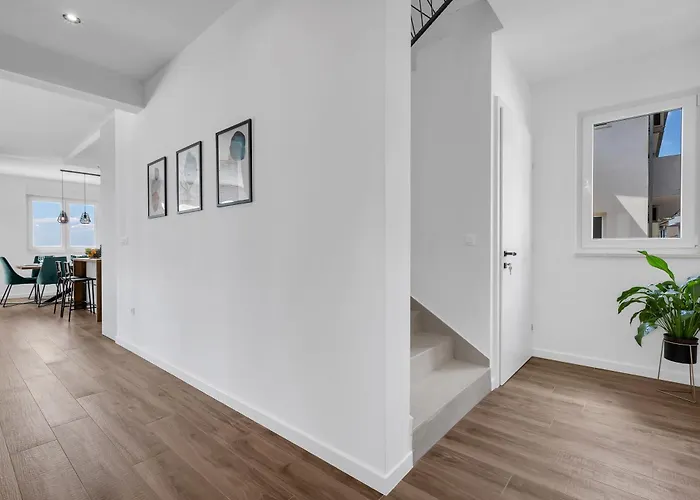 Bava - Swimming Pool With Sea View Makarska