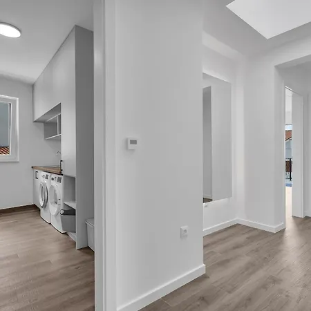 Bava - Swimming Pool With Sea View