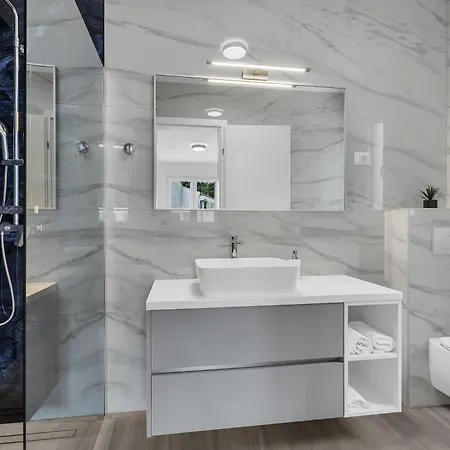 Bava - Swimming Pool With Sea View Makarska