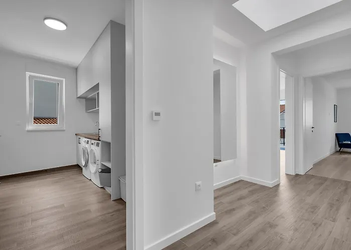 Bava - Swimming Pool With Sea View