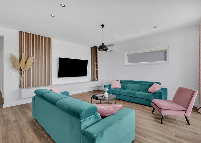 Bava - Swimming Pool With Sea View